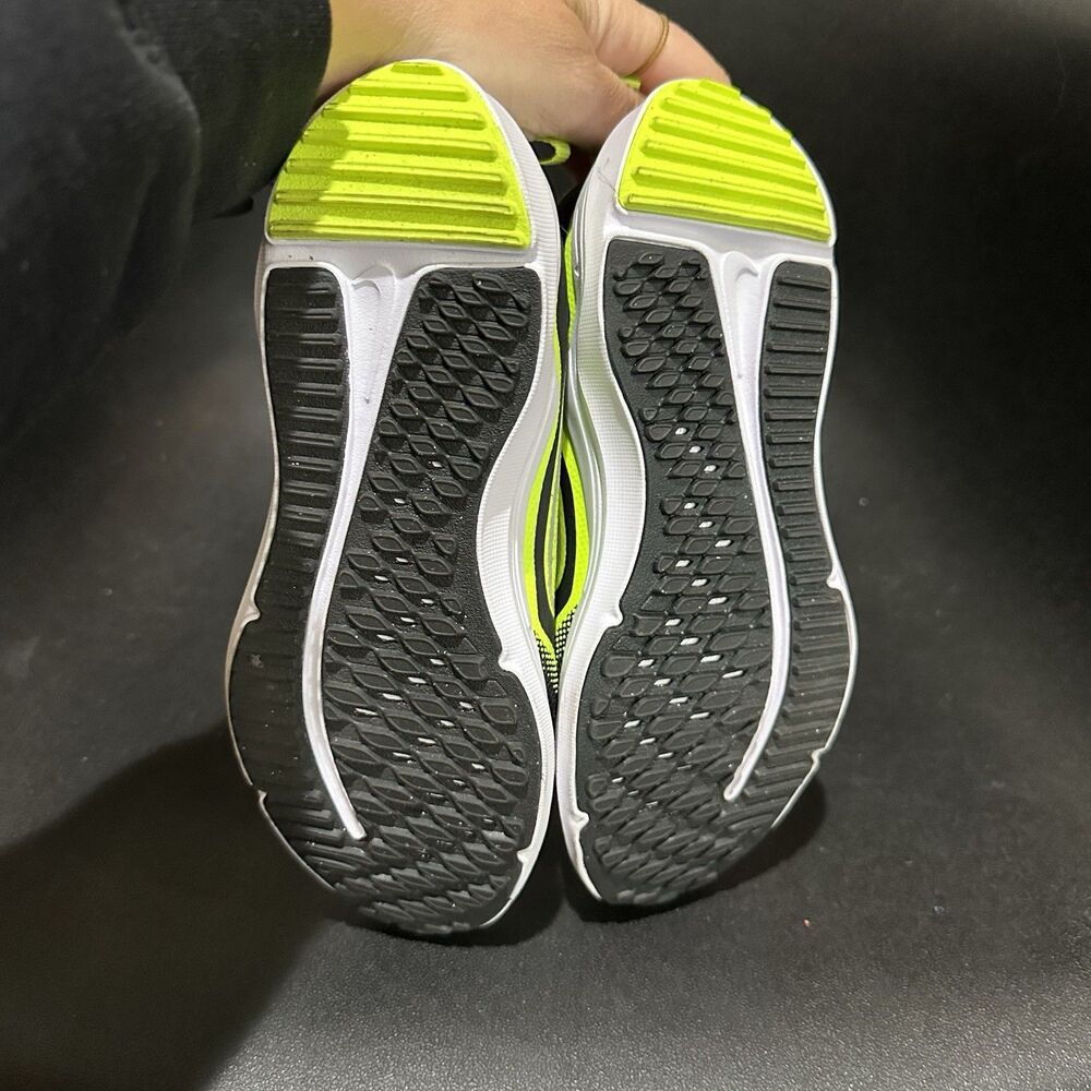 Nike Cosmic Runner PSV Kids Black Volt White Hook & Loop Low Top Sneaker 1Y - Picture 10 of 11